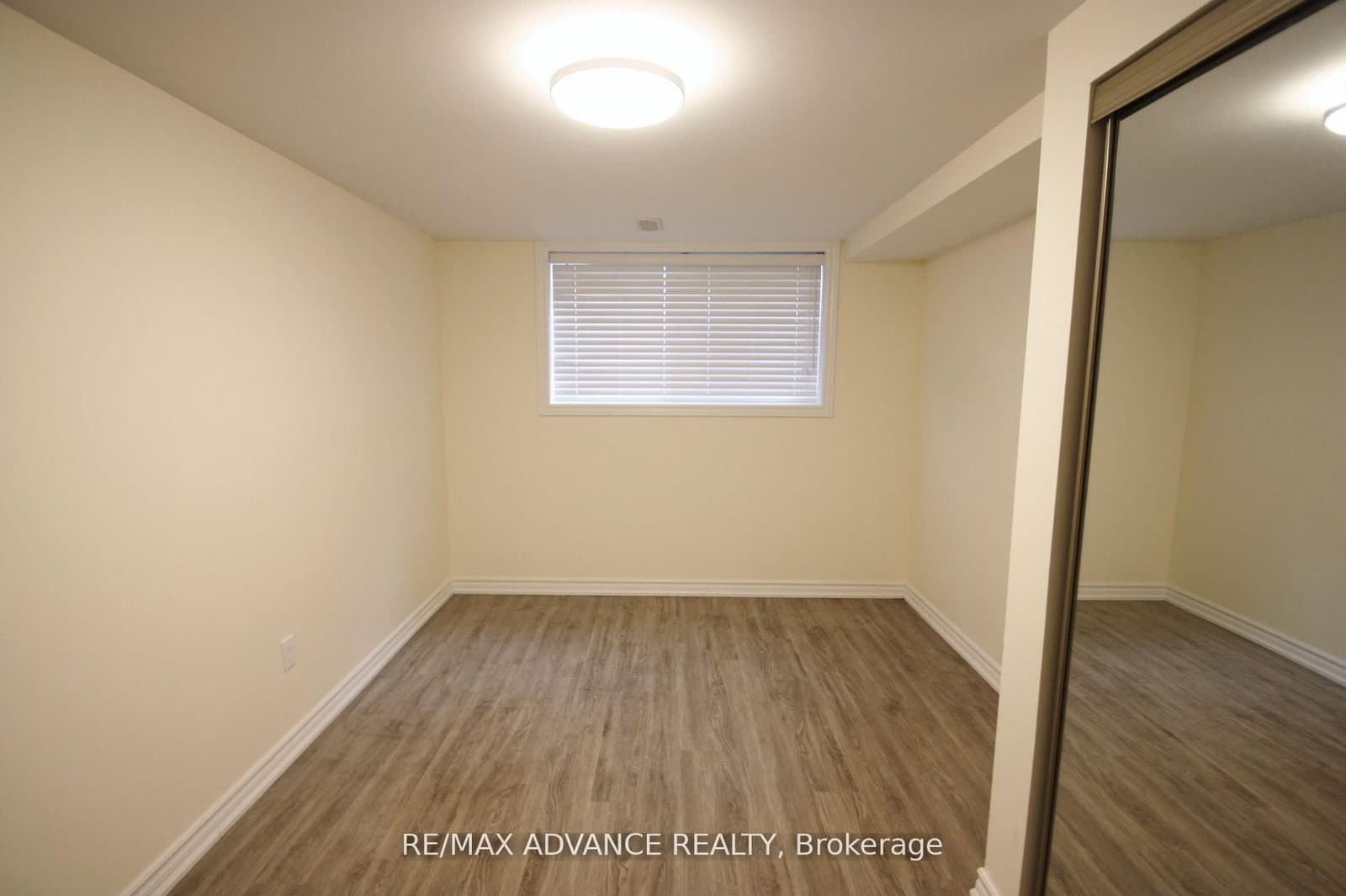 33 Carluke Crescent, Unit Lower thumbnail 12