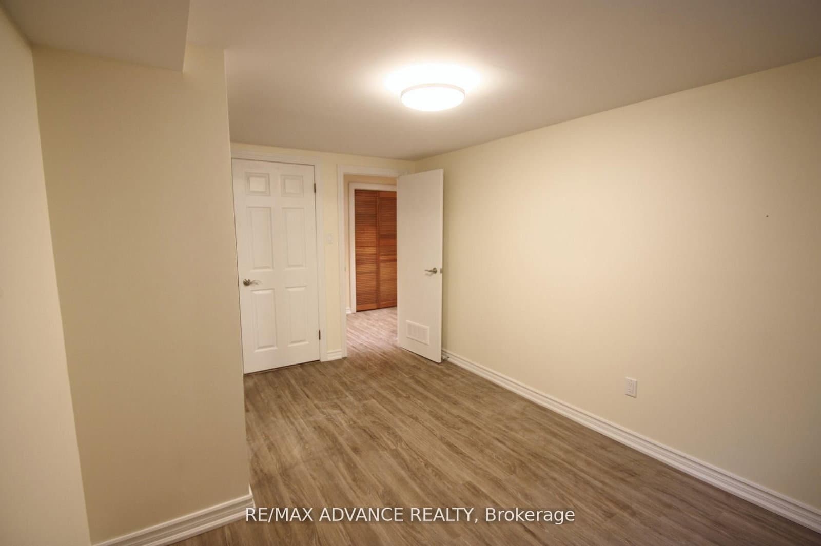33 Carluke Crescent, Unit Lower thumbnail 14
