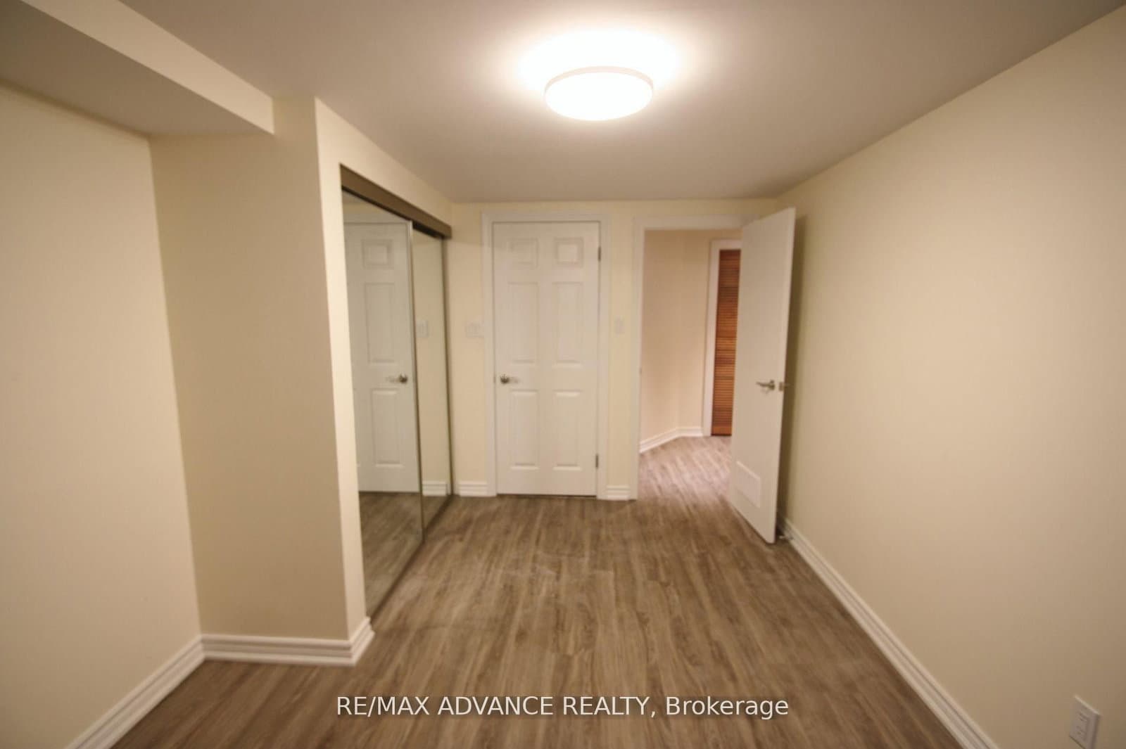 33 Carluke Crescent, Unit Lower thumbnail 15