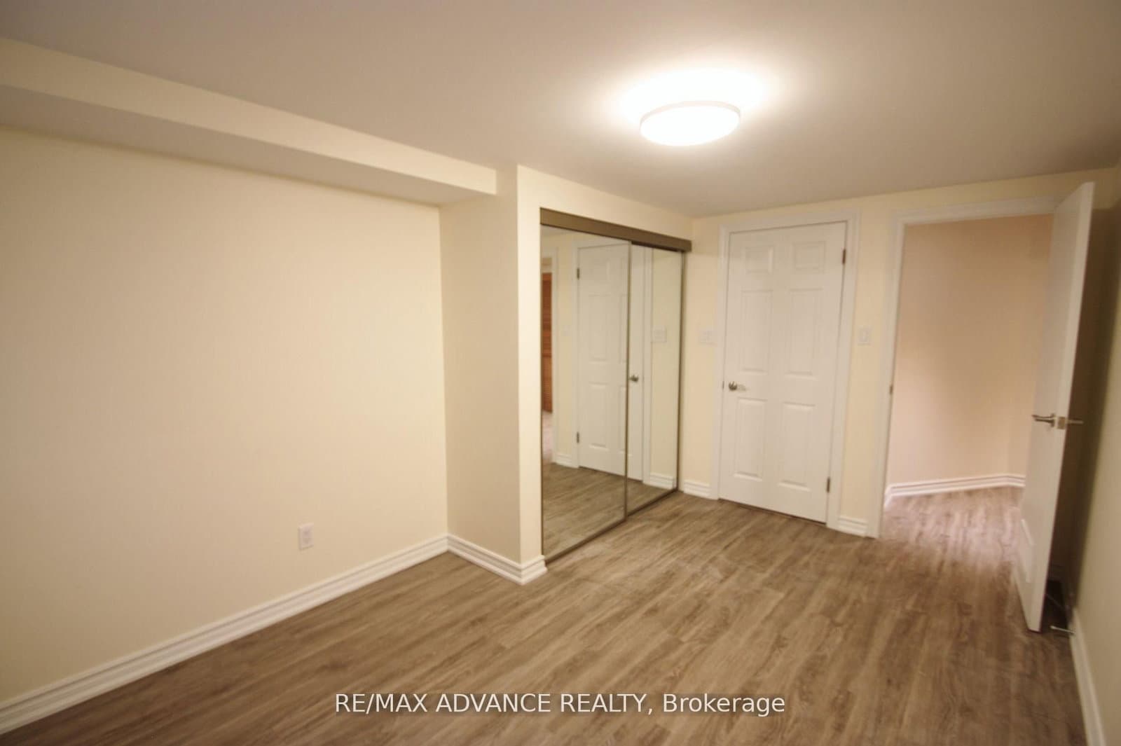 33 Carluke Crescent, Unit Lower thumbnail 16