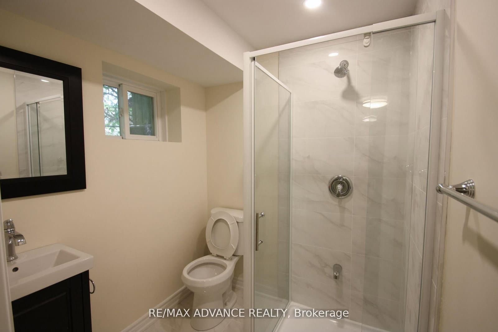 33 Carluke Crescent, Unit Lower thumbnail 17