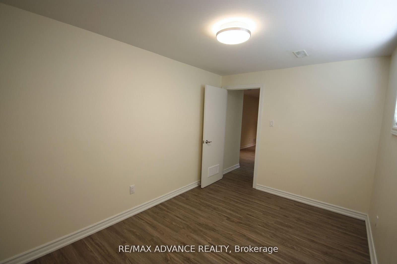 33 Carluke Crescent, Unit Lower thumbnail 18