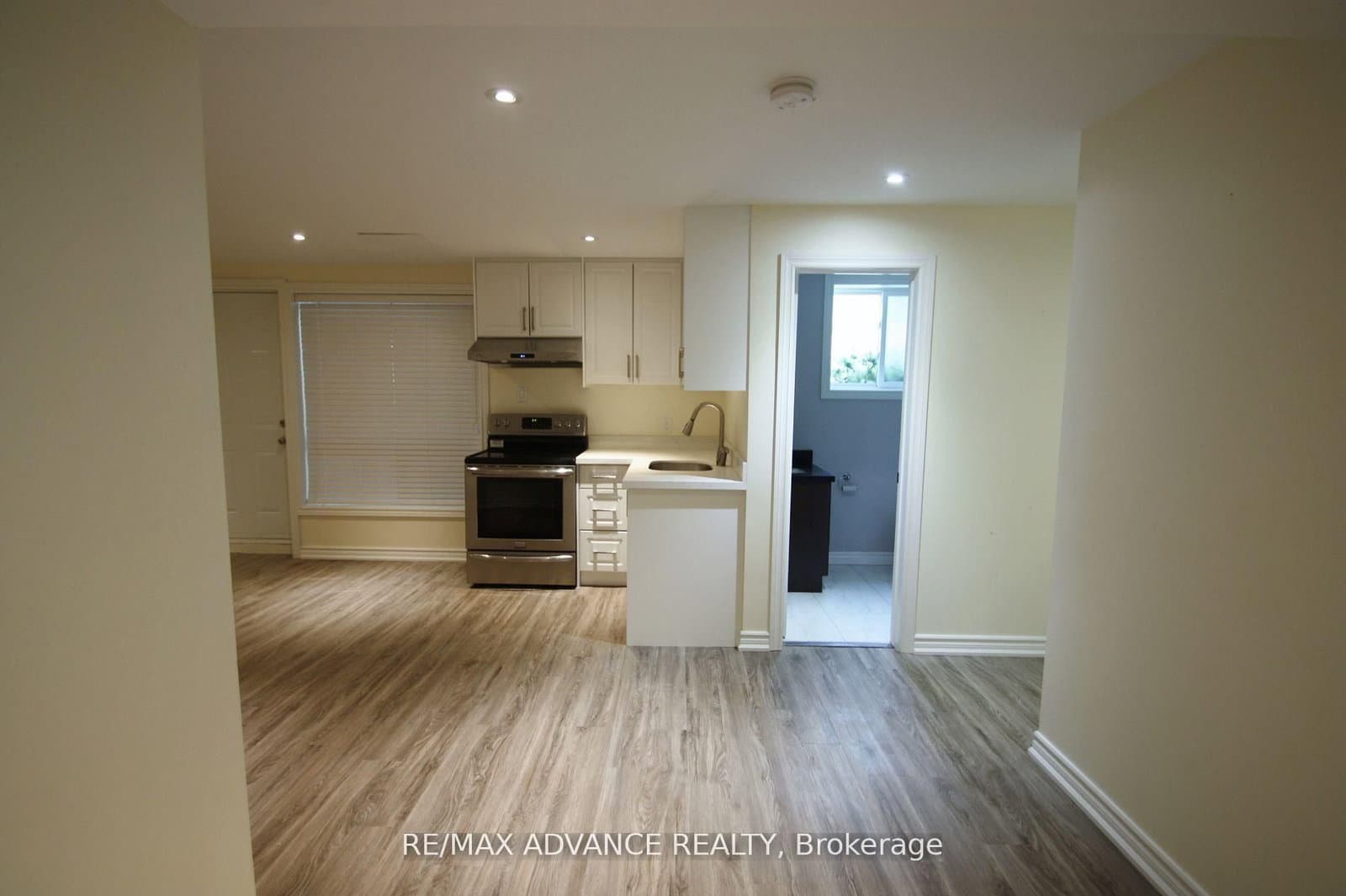33 Carluke Crescent, Unit Lower thumbnail 3