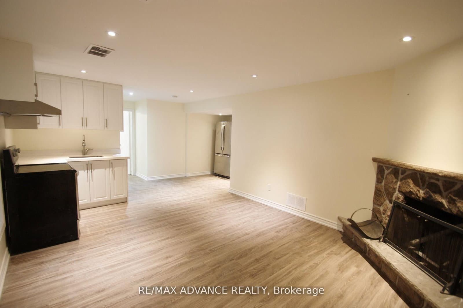 33 Carluke Crescent, Unit Lower thumbnail 5