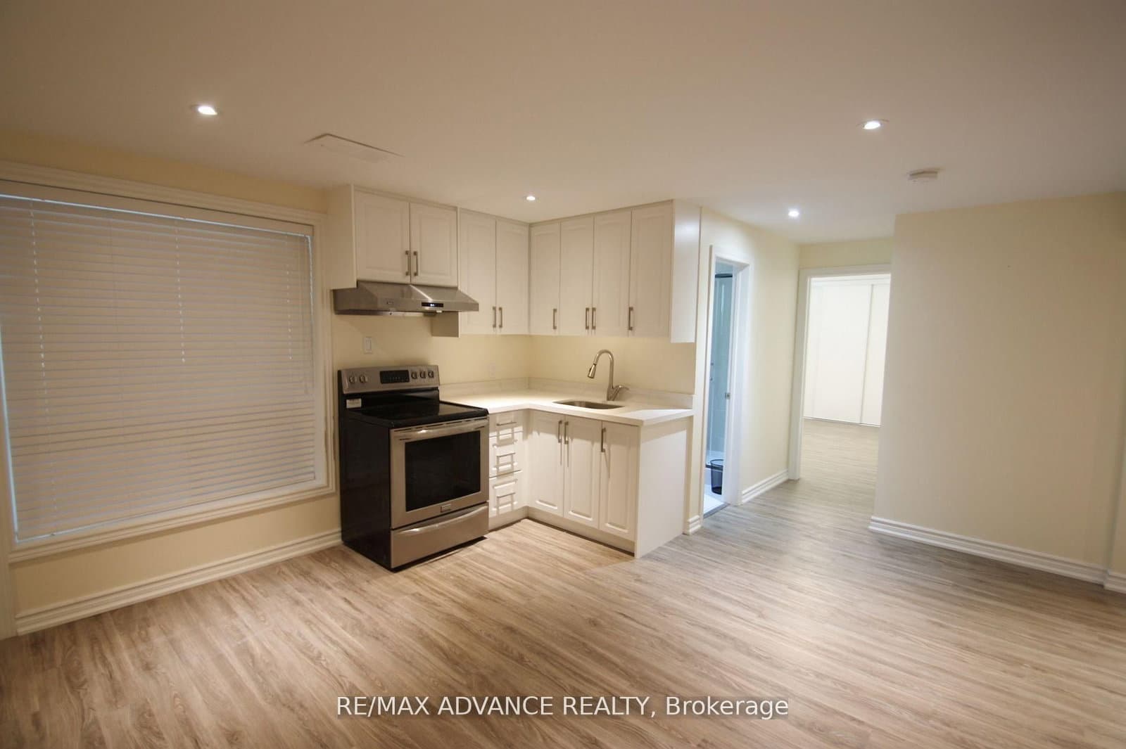 33 Carluke Crescent, Unit Lower thumbnail 8