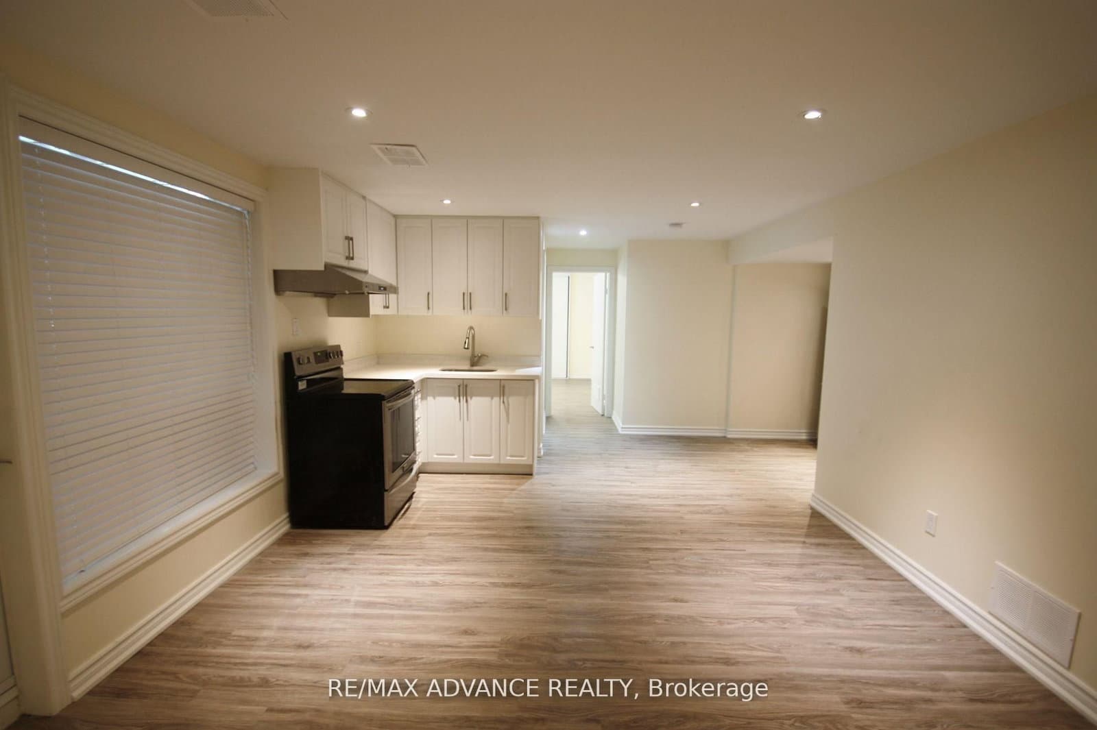 33 Carluke Crescent, Unit Lower thumbnail 9