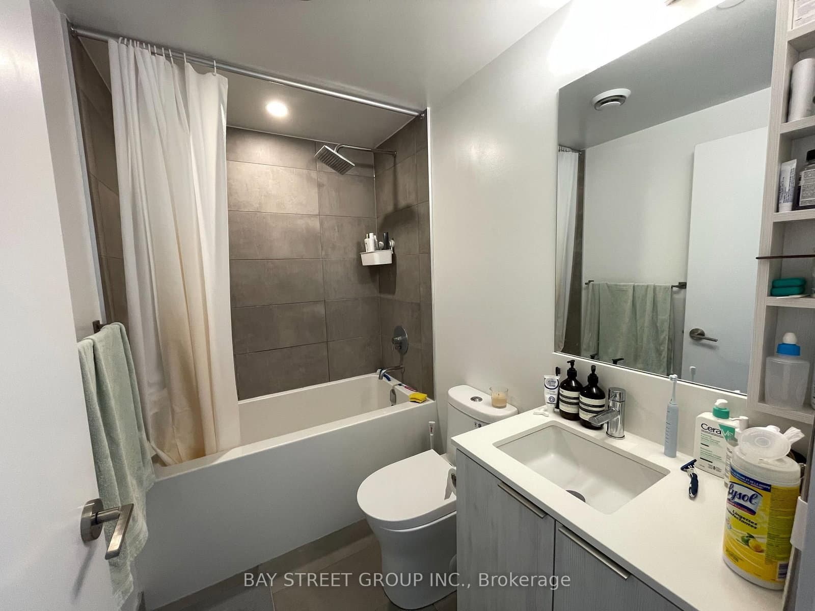 8 Wellesley Street W, Unit 4009 thumbnail 16