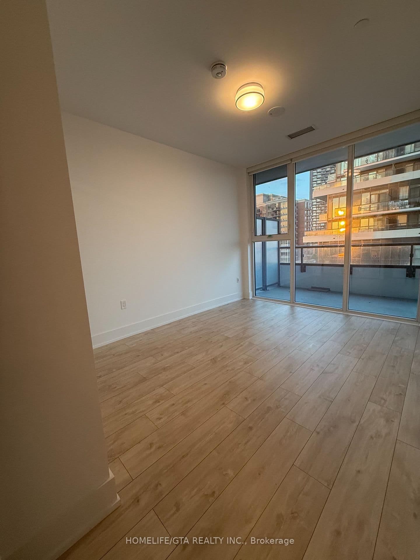 10 Inn On The Park Drive, Unit 605 thumbnail 5