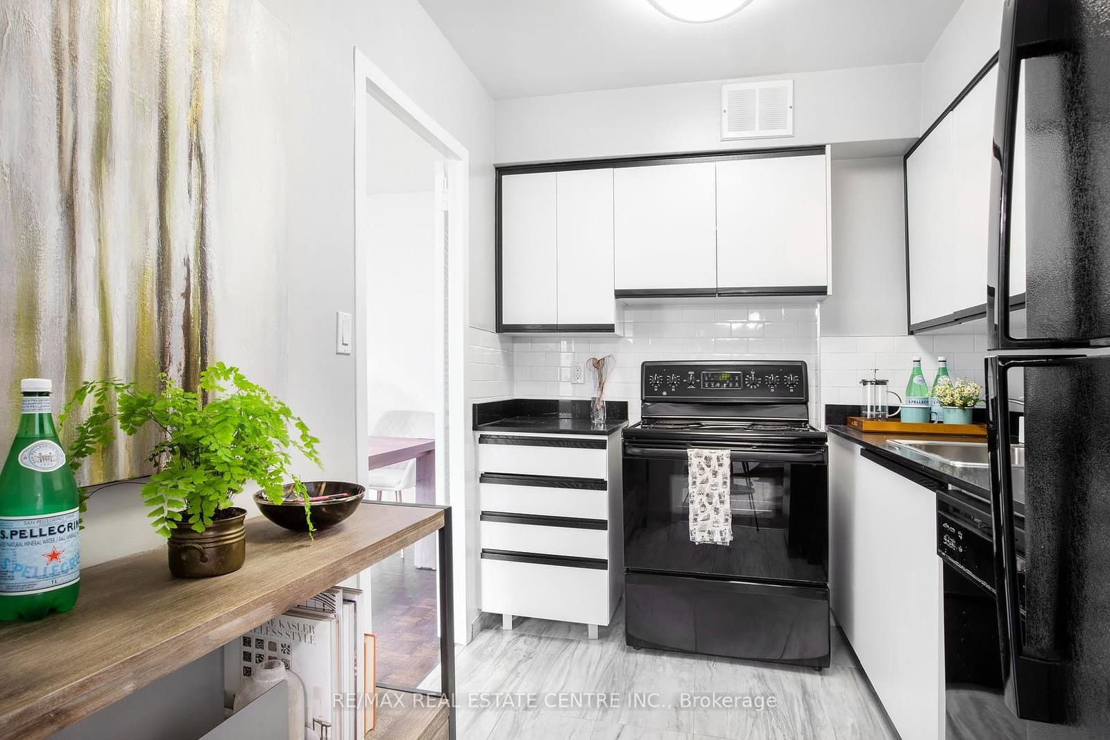 150 Graydon Hall Drive, Unit 1401 thumbnail 12
