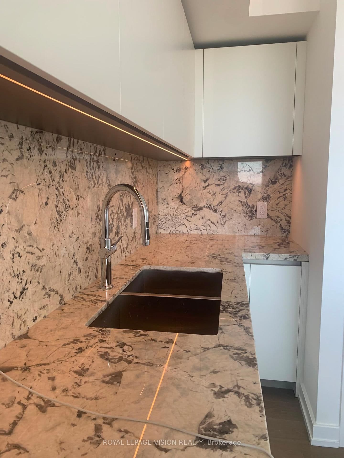1315 Bay Street, Unit 1501 thumbnail 15