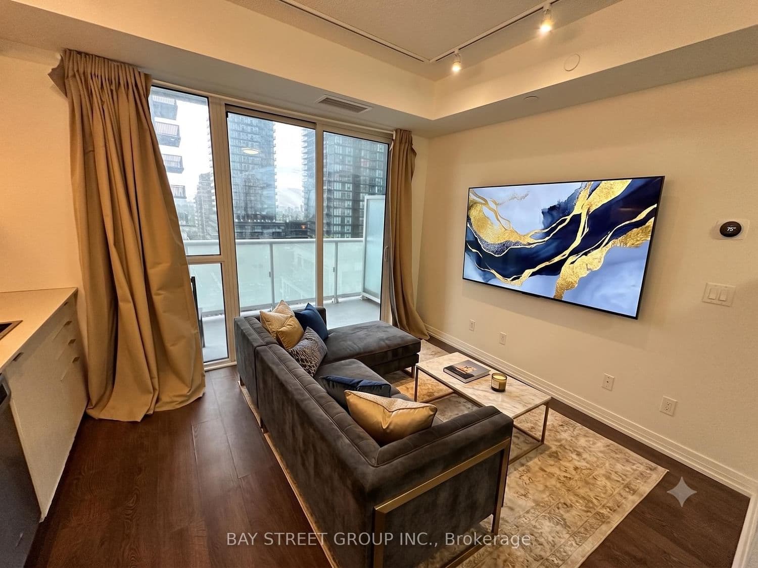 101 erskine Avenue, Unit 1106 thumbnail 3