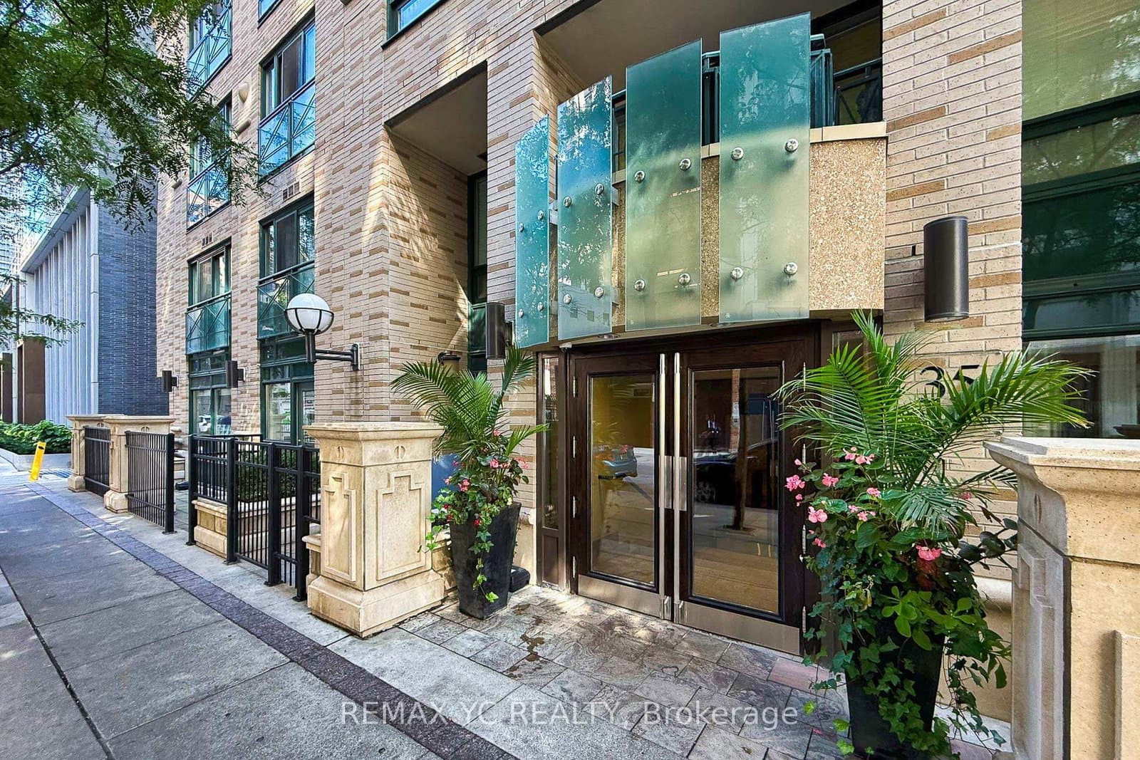 35 Hayden Street, Unit 1204 thumbnail 3