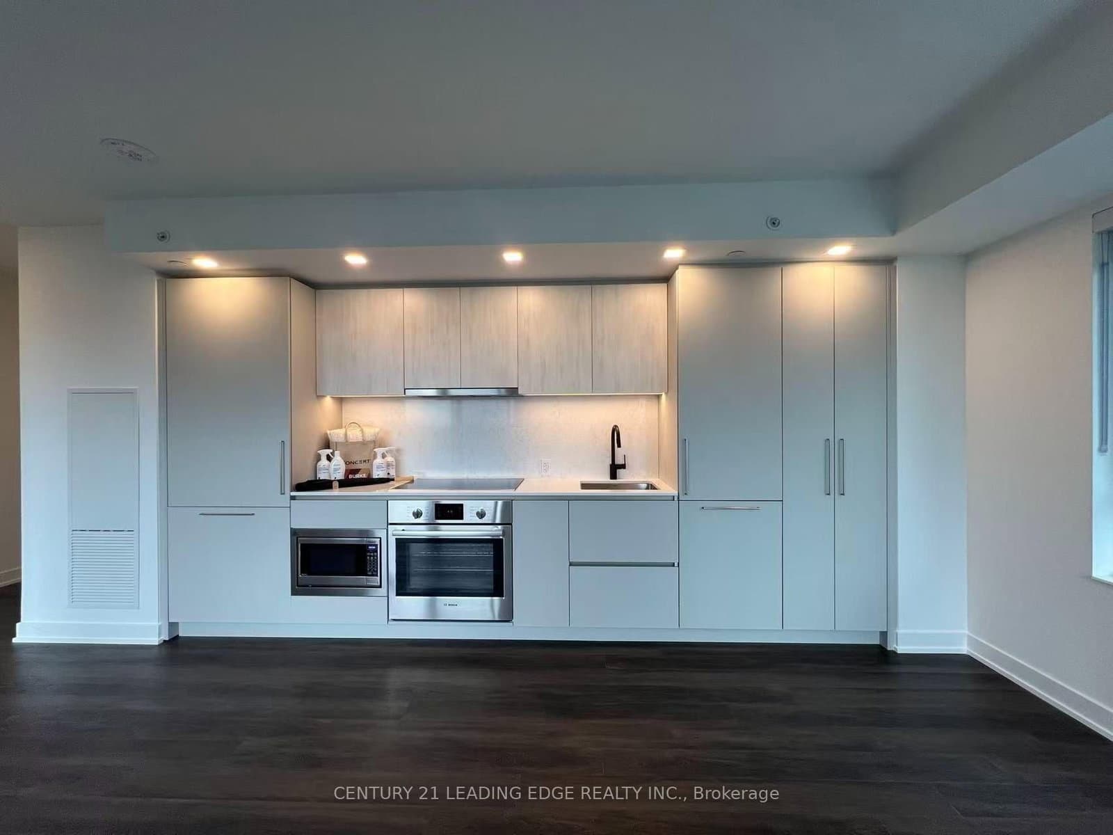 609 Sherbourne Street, Unit 3204 thumbnail 4