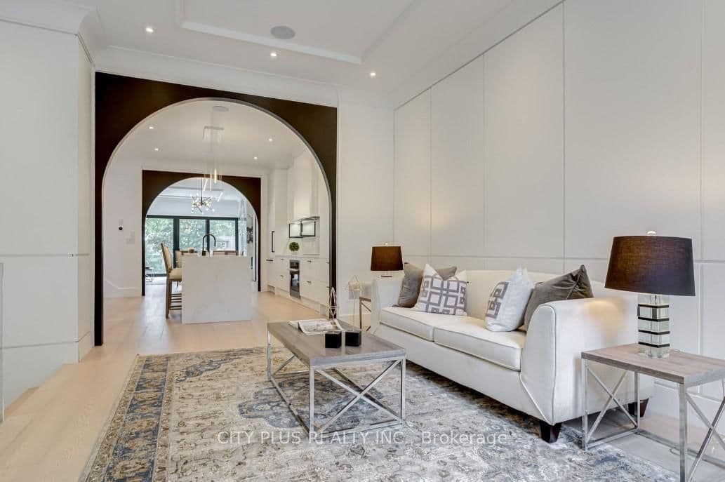 119 Glengrove Avenue W thumbnail 2