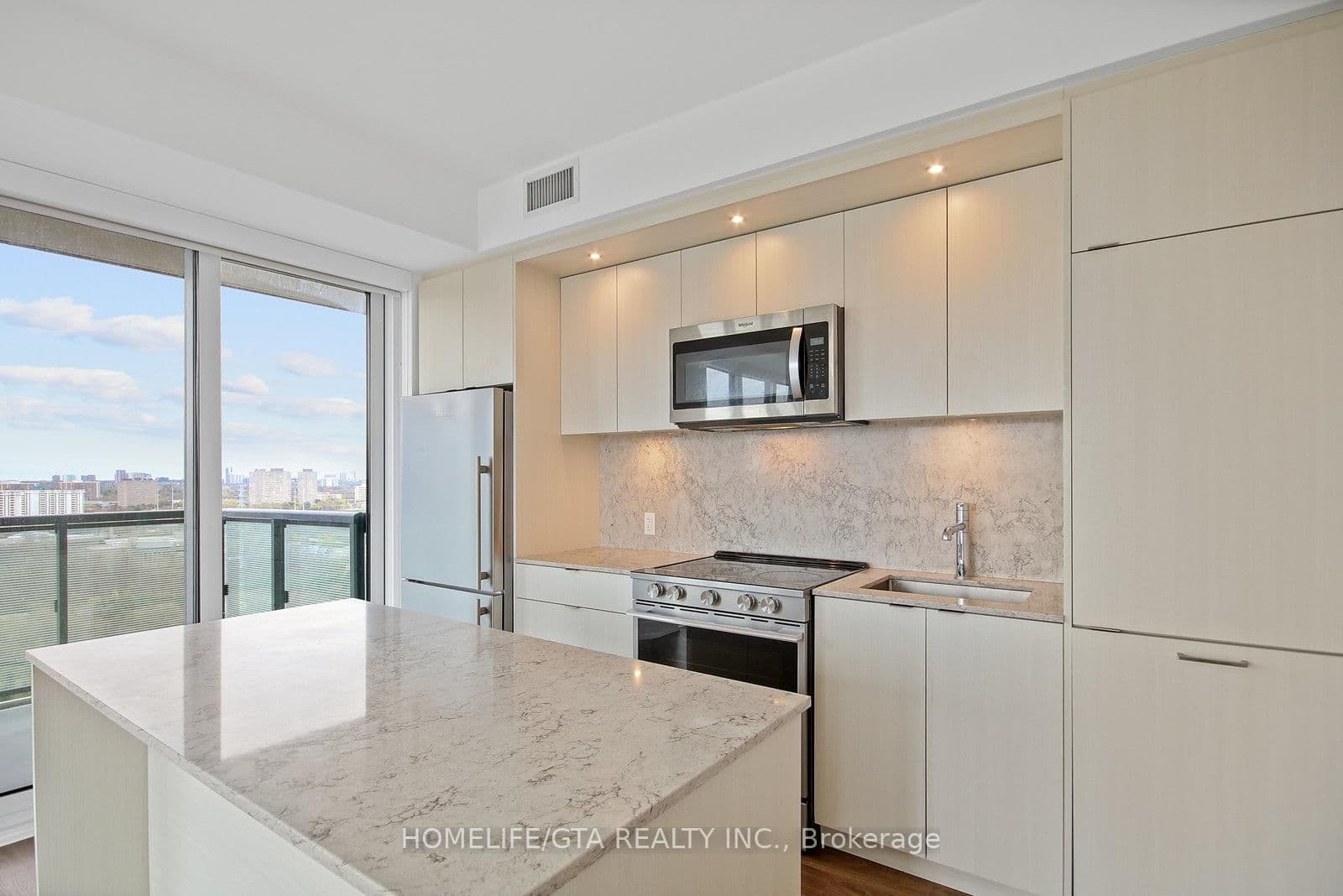 30 Inn On The Park Drive, Unit 2104 thumbnail 10