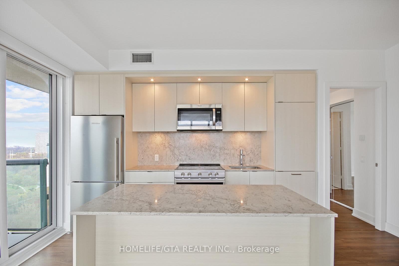 30 Inn On The Park Drive, Unit 2104 thumbnail 11