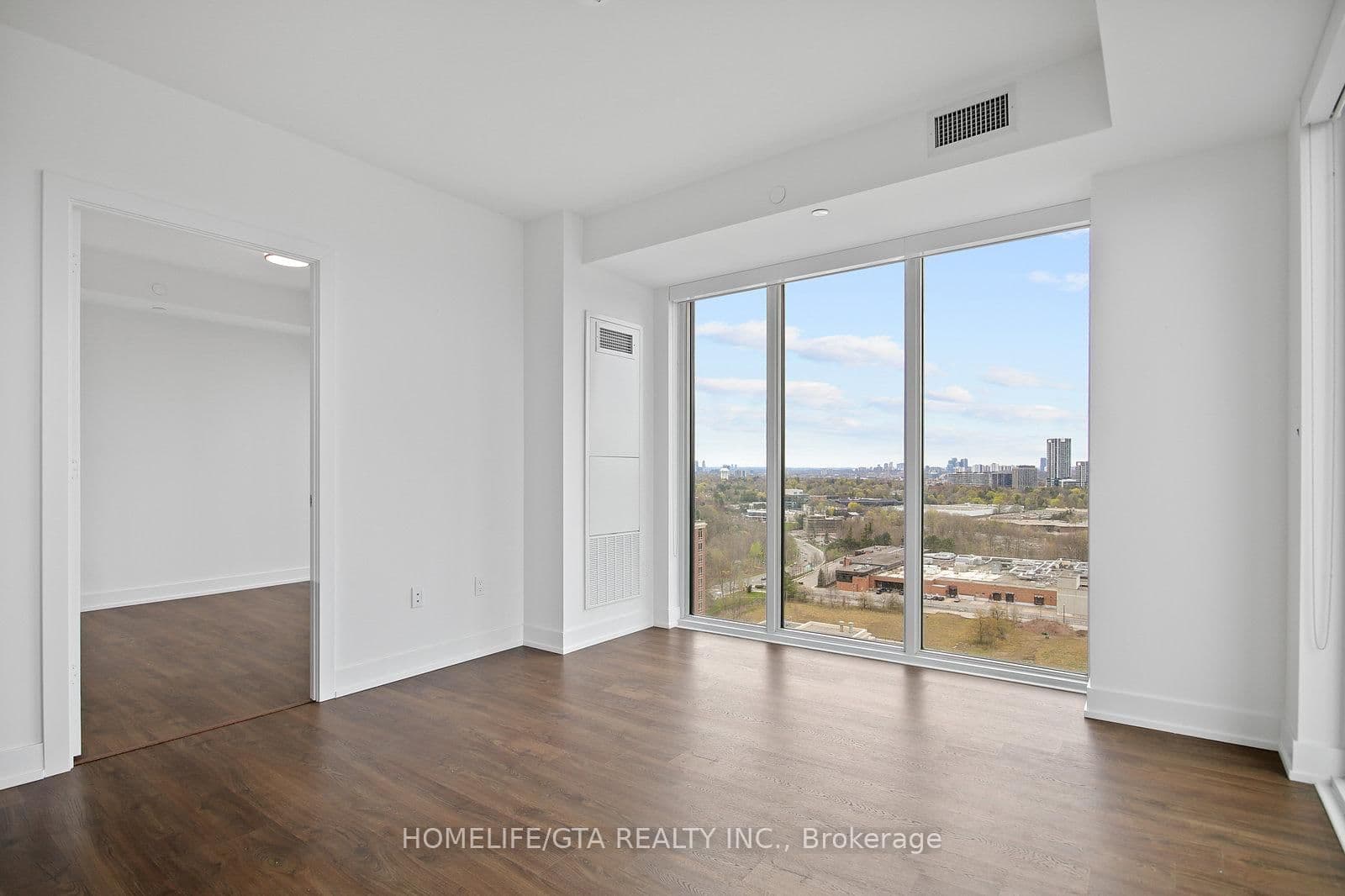 30 Inn On The Park Drive, Unit 2104 thumbnail 14