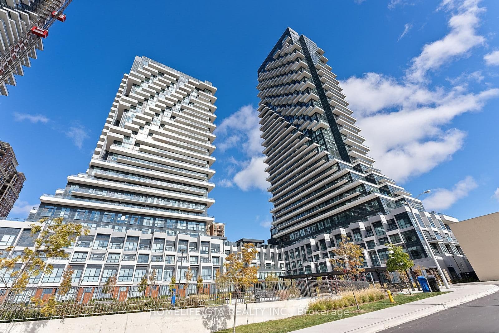 30 Inn On The Park Drive, Unit 2104 thumbnail 2