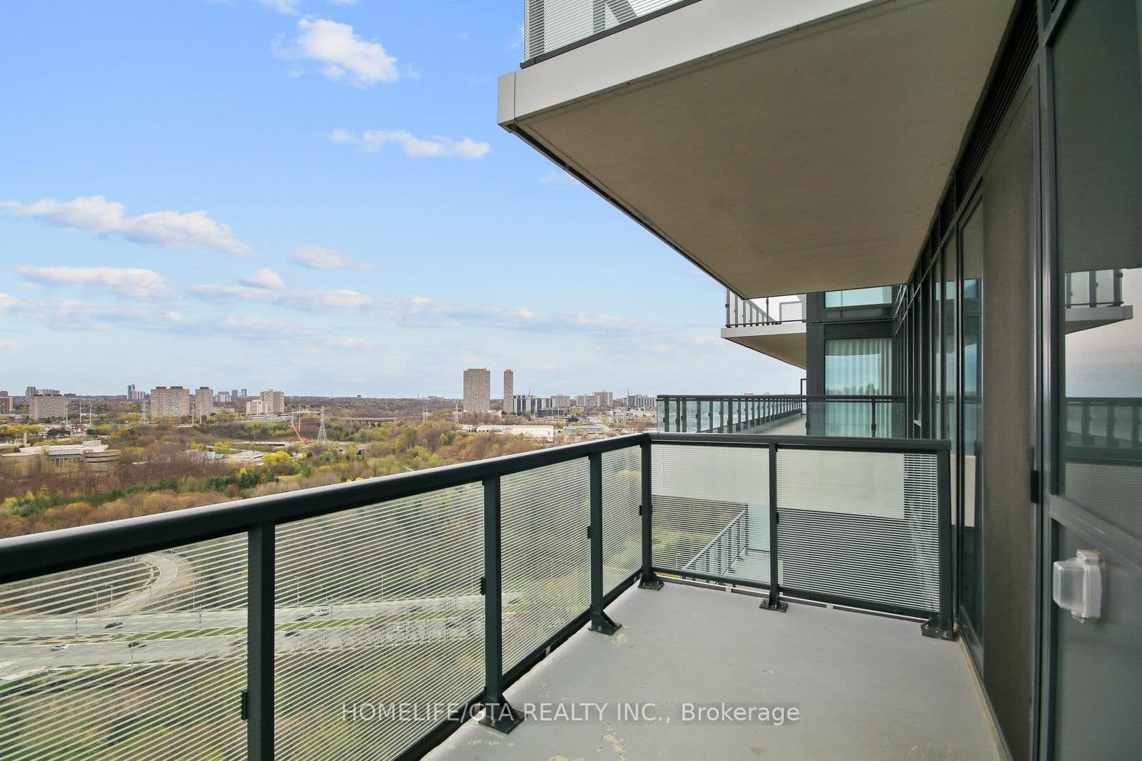 30 Inn On The Park Drive, Unit 2104 thumbnail 5