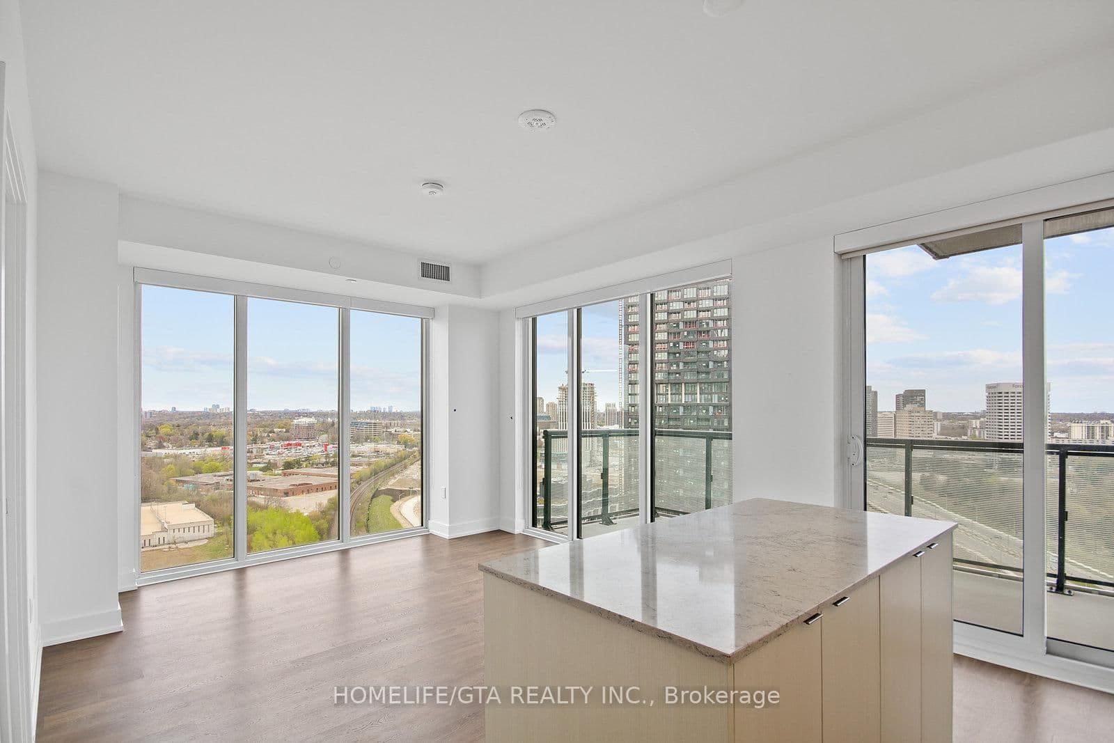 30 Inn On The Park Drive, Unit 2104 thumbnail 8