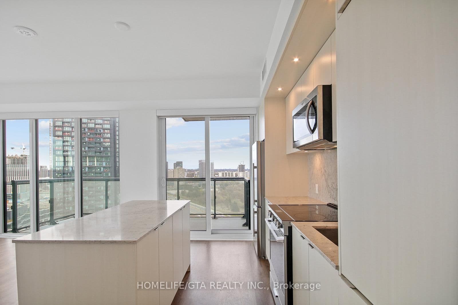 30 Inn On The Park Drive, Unit 2104 thumbnail 9