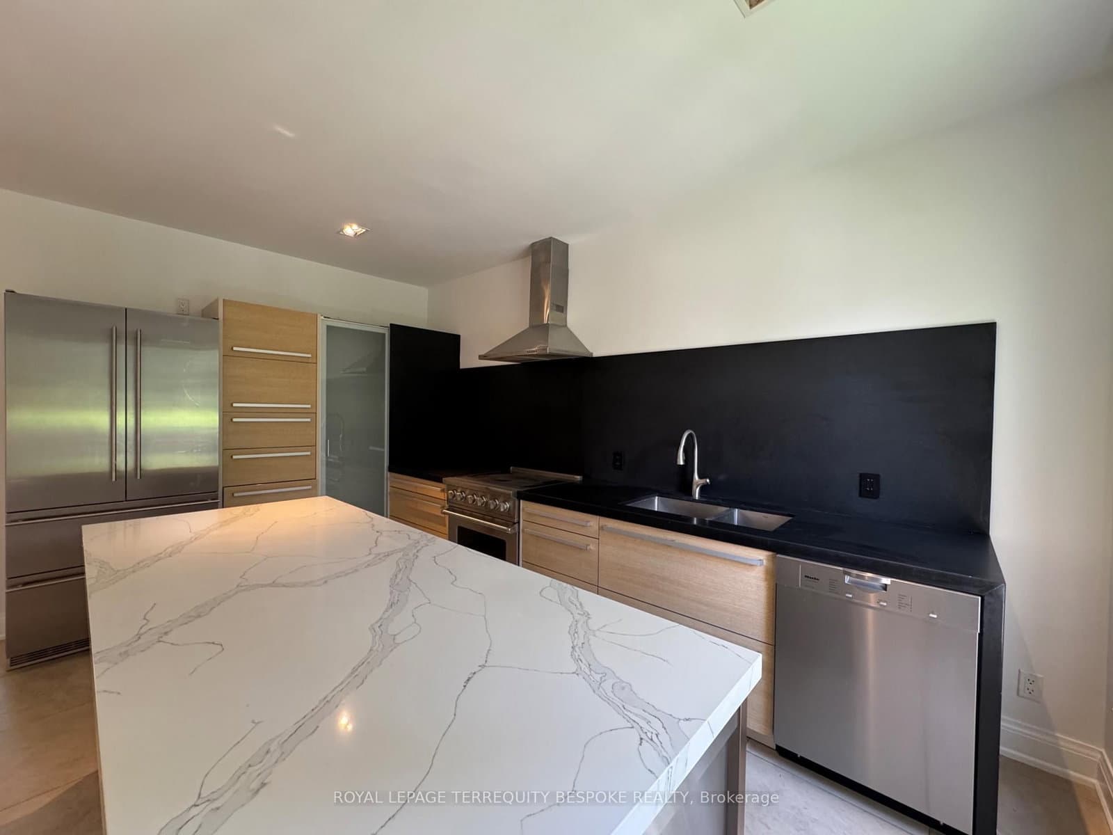 1 Scarth Road thumbnail 16