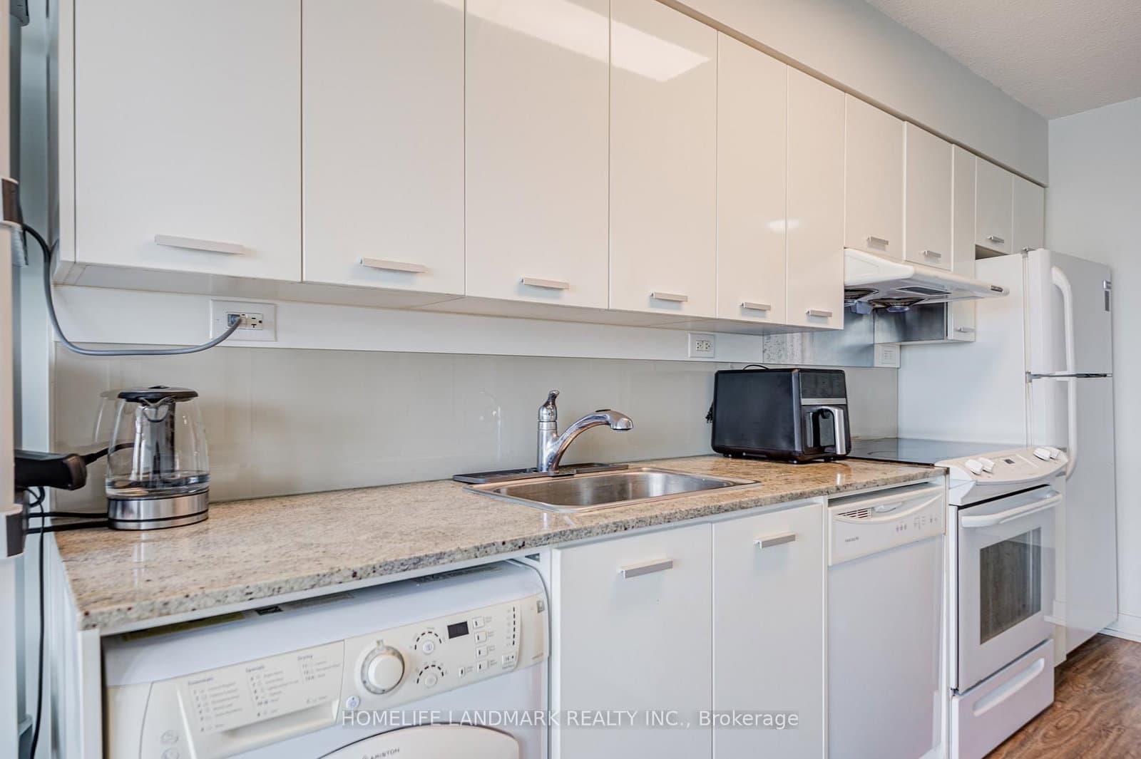 15 Singer Court, Unit 305 thumbnail 22