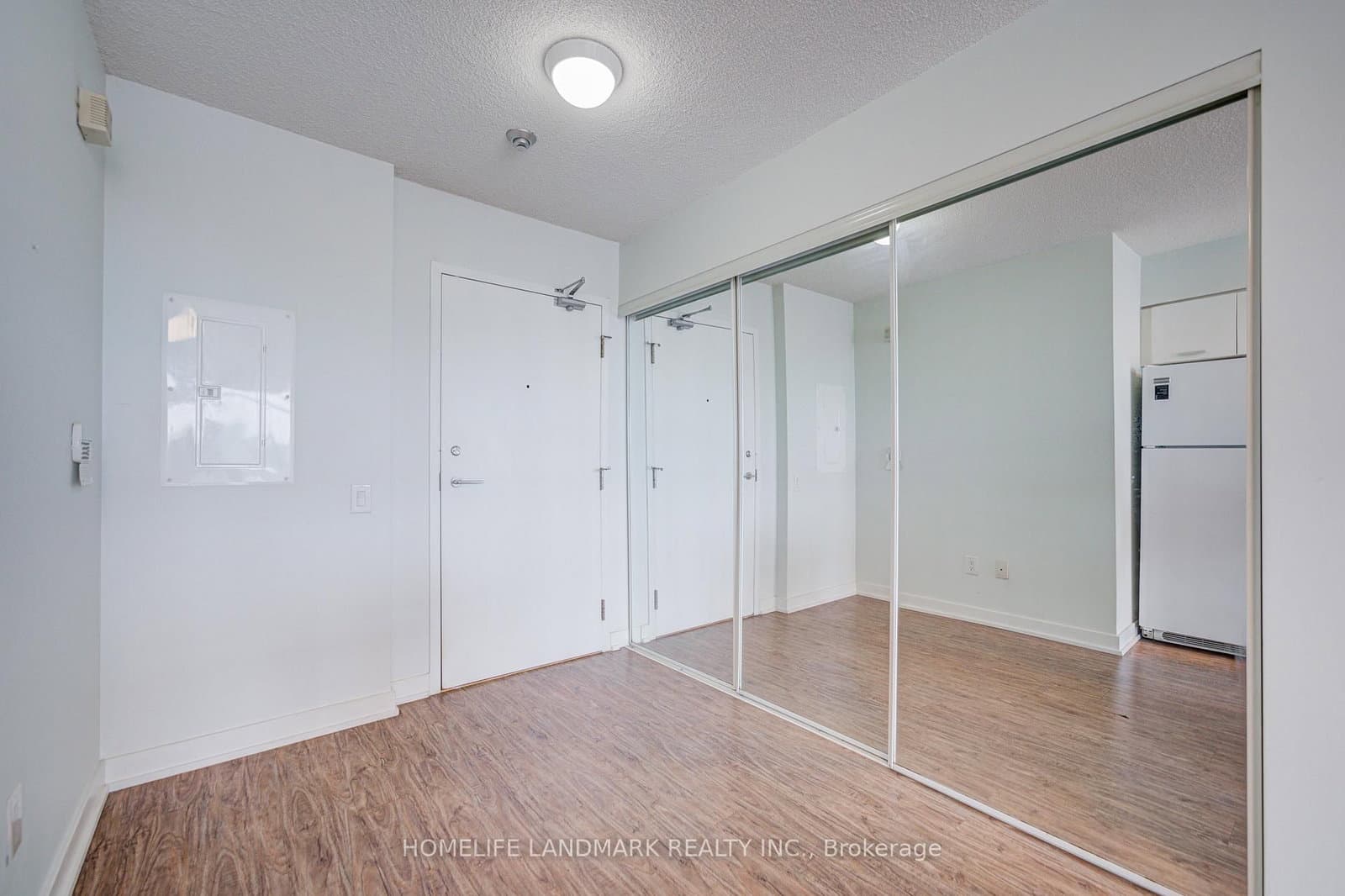15 Singer Court, Unit 305 thumbnail 8
