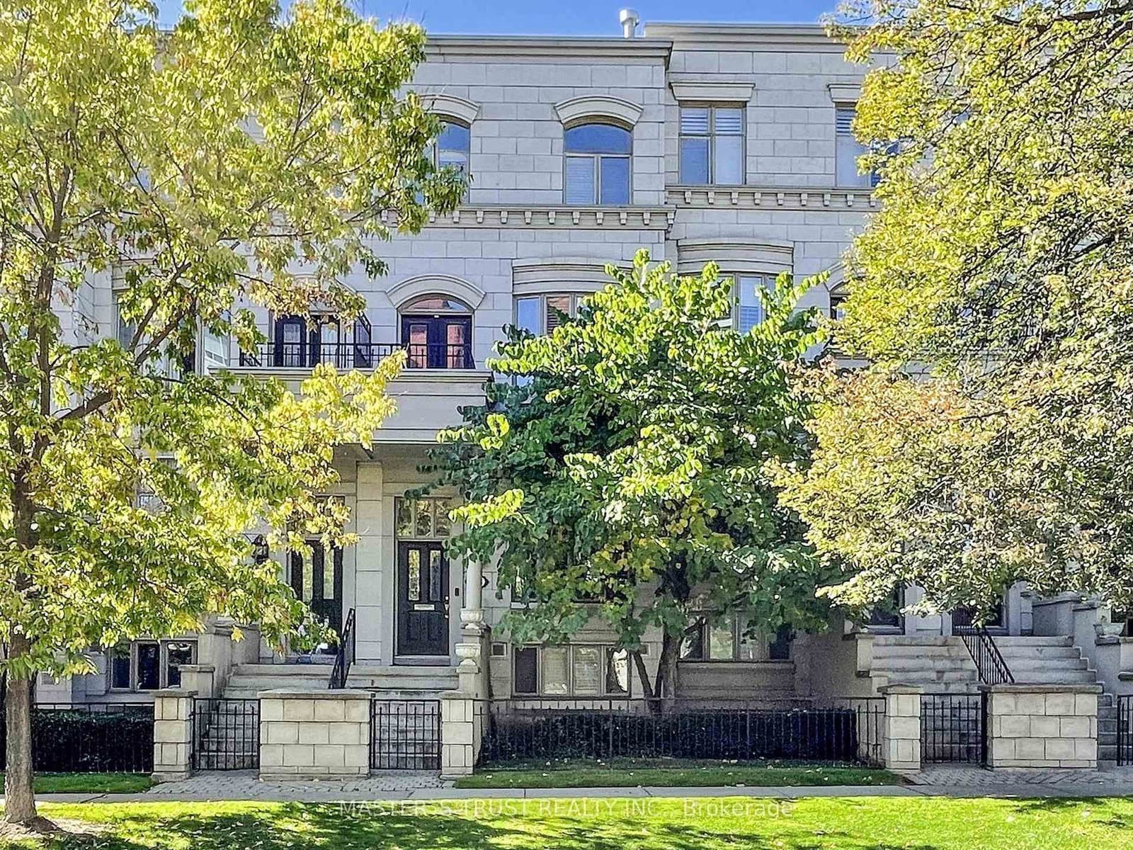 260 Russell Hill Road, Unit 11