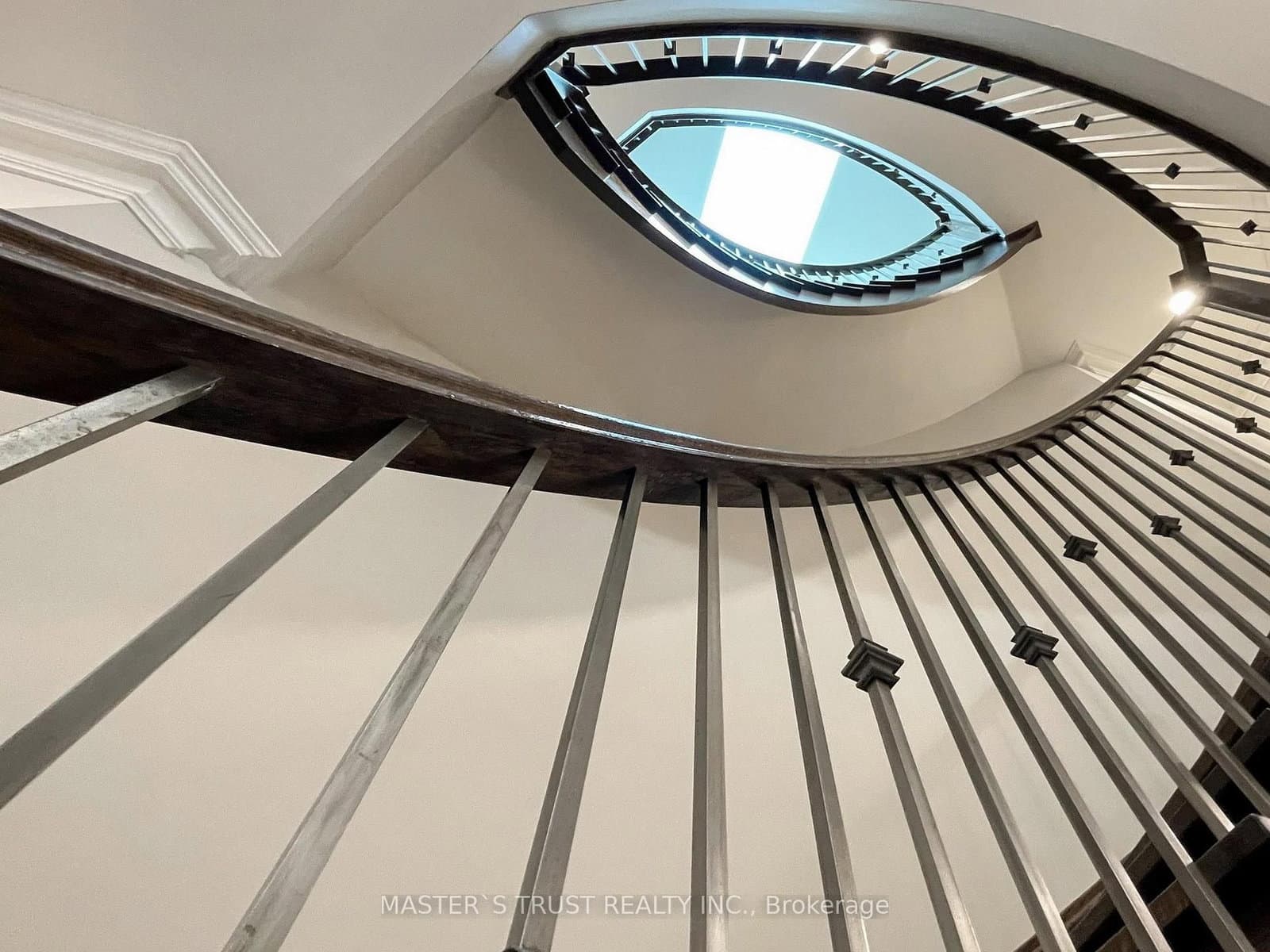 260 Russell Hill Road, Unit 11 thumbnail 11