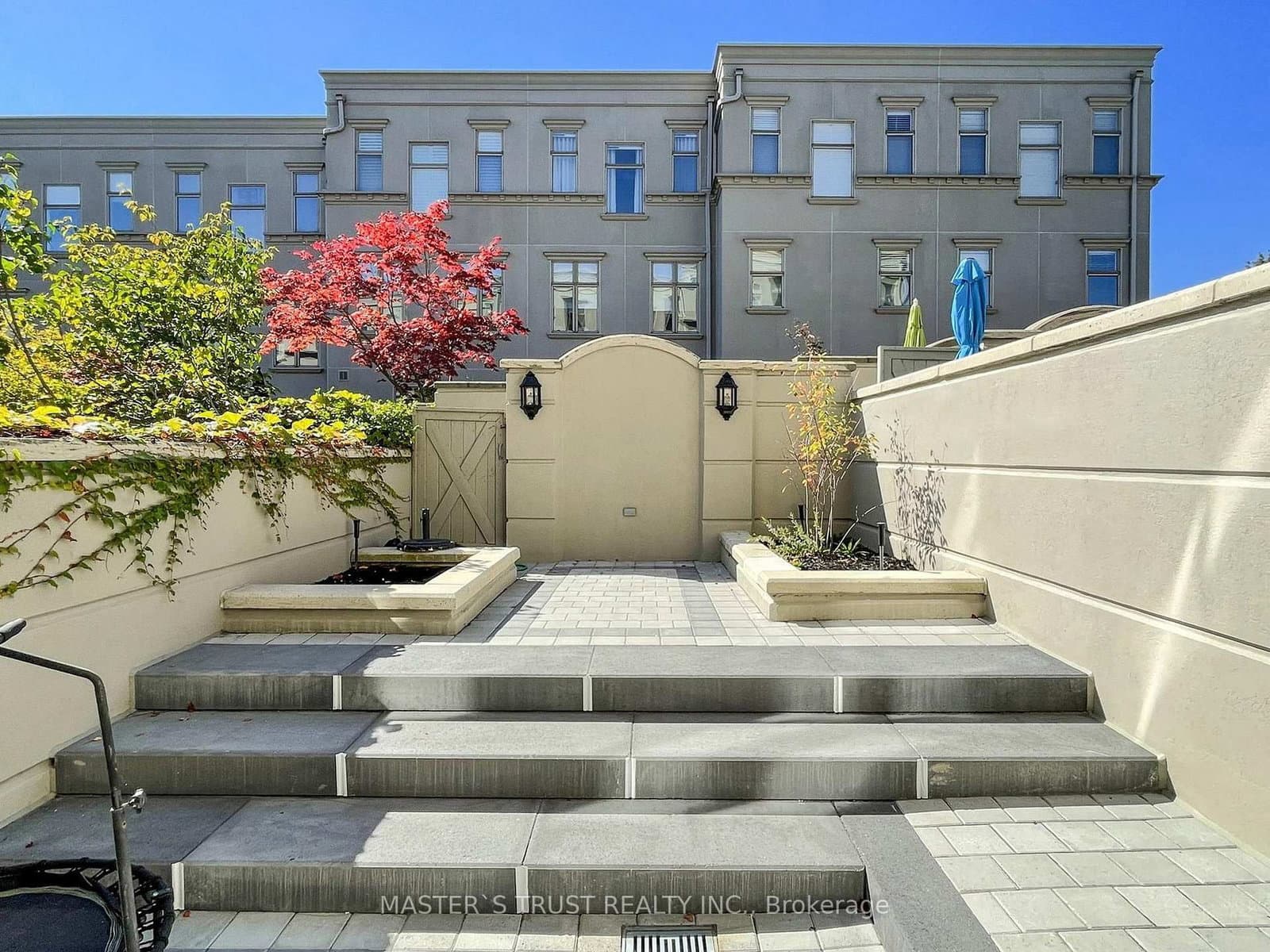 260 Russell Hill Road, Unit 11 thumbnail 23