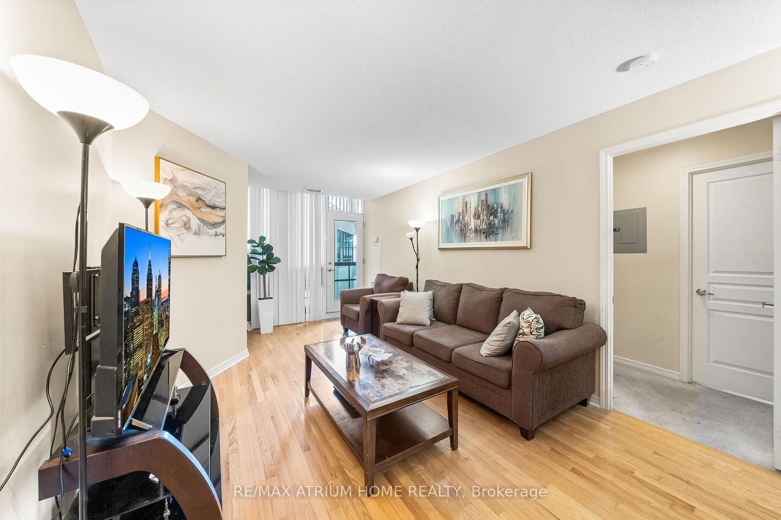509 Beecroft Road, Unit 317 thumbnail 3