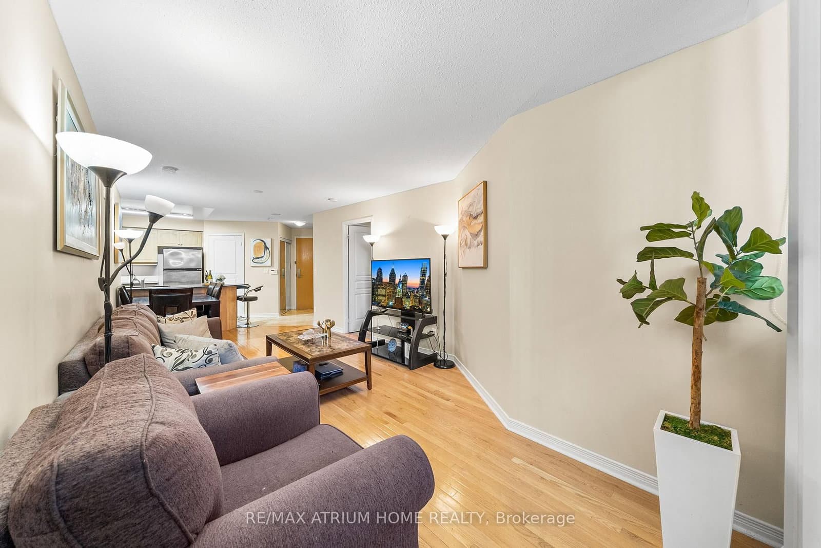 509 Beecroft Road, Unit 317 thumbnail 6