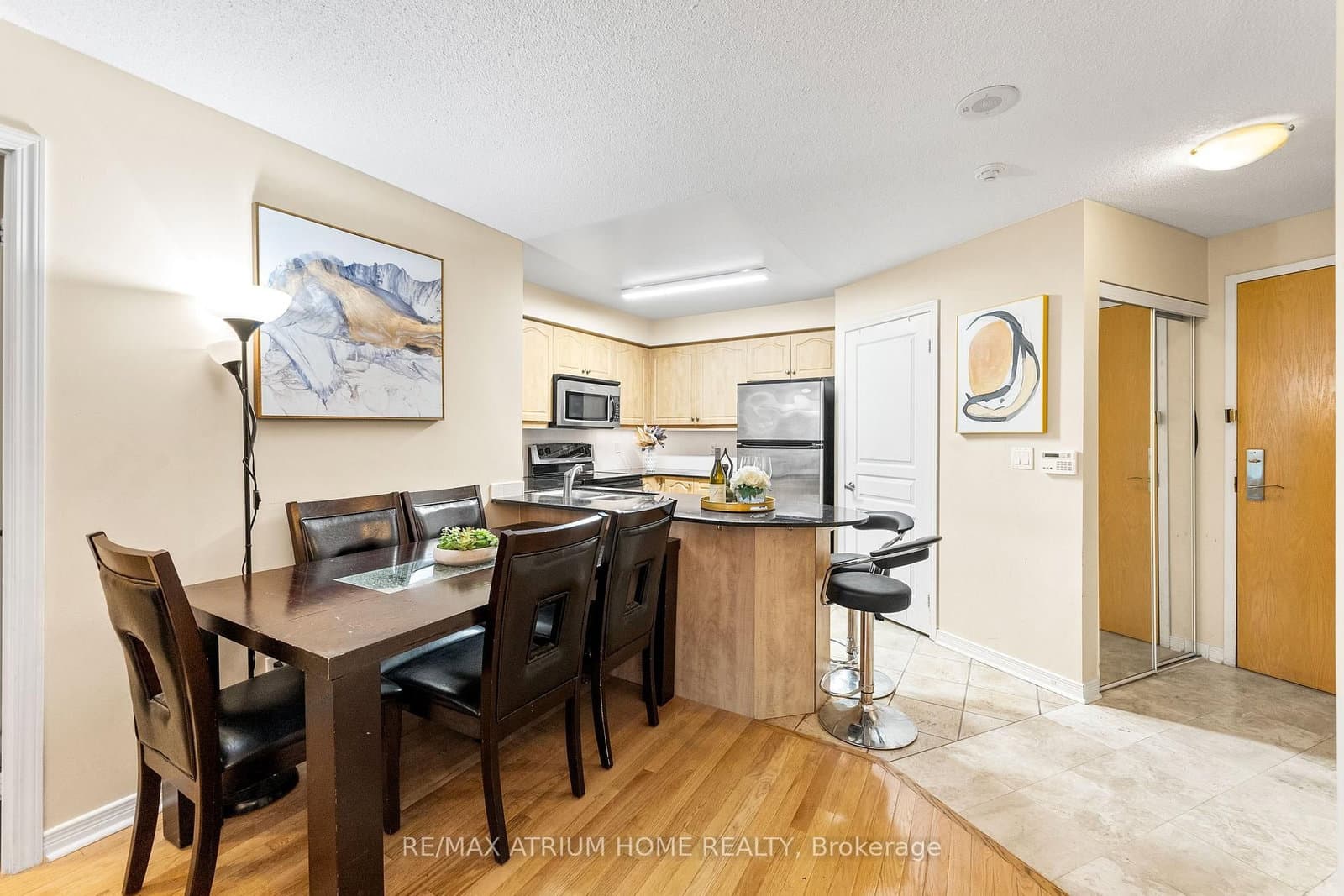 509 Beecroft Road, Unit 317 thumbnail 8