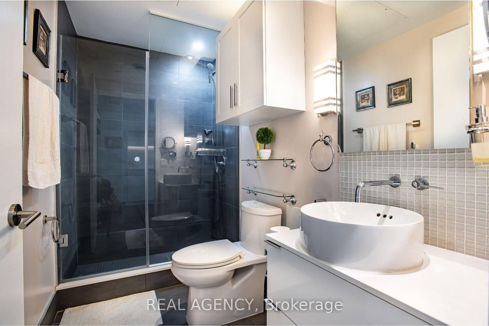 185 Roehampton Avenue, Unit 2512 thumbnail 24