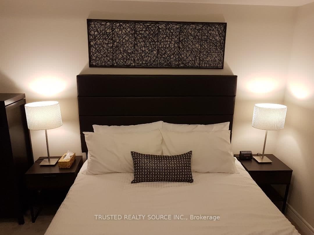 43 Eglinton Avenue E, Unit 1808 thumbnail 11