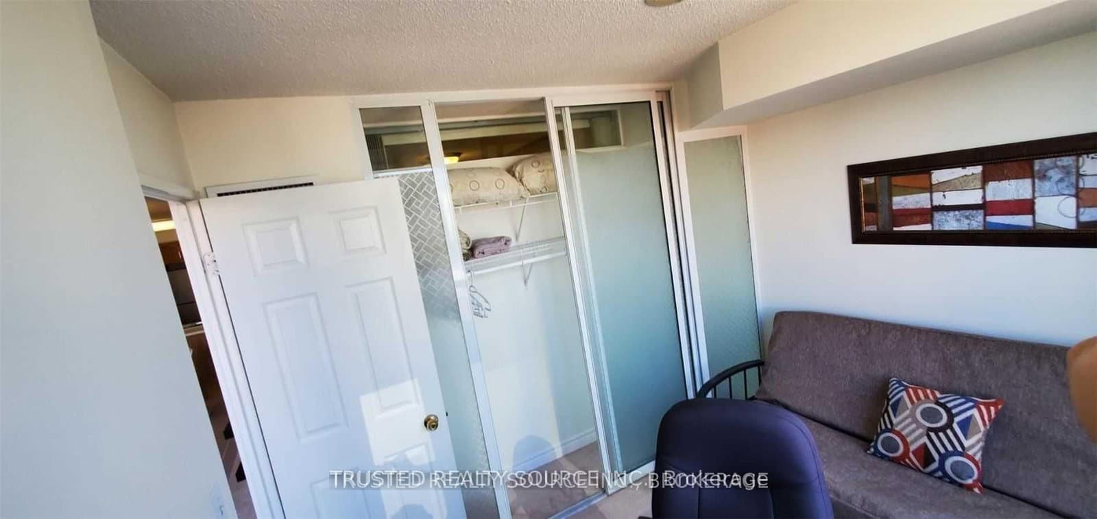 43 Eglinton Avenue E, Unit 1808 thumbnail 16