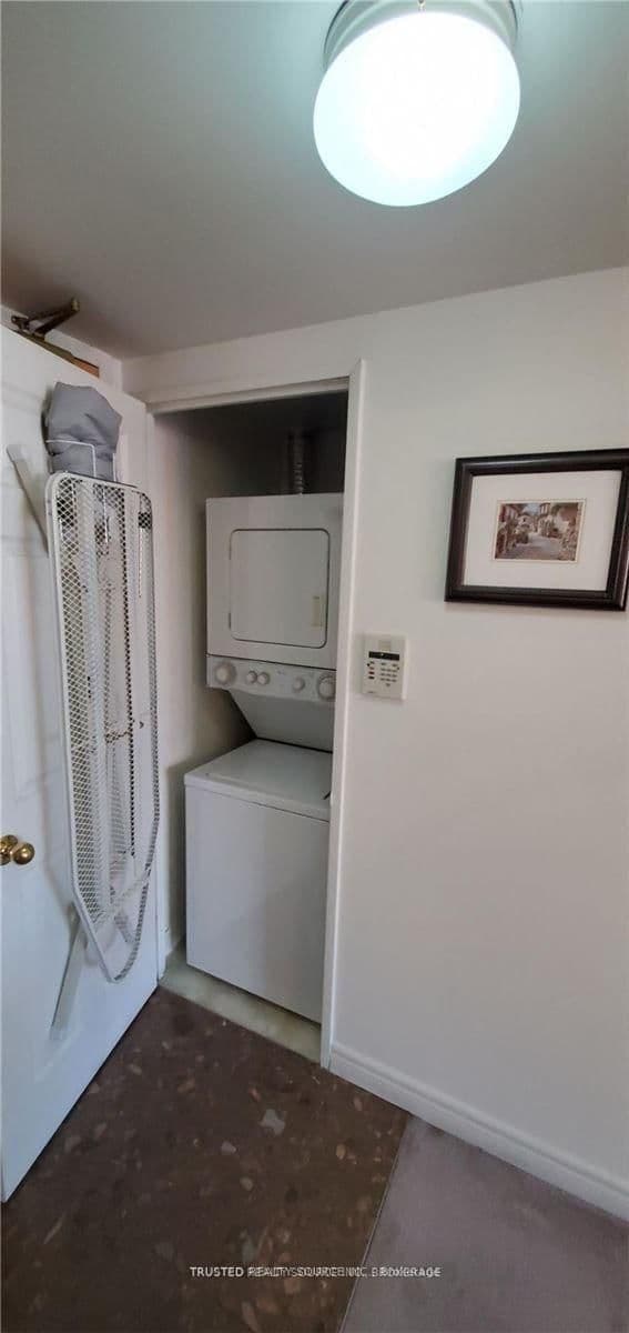 43 Eglinton Avenue E, Unit 1808 thumbnail 19