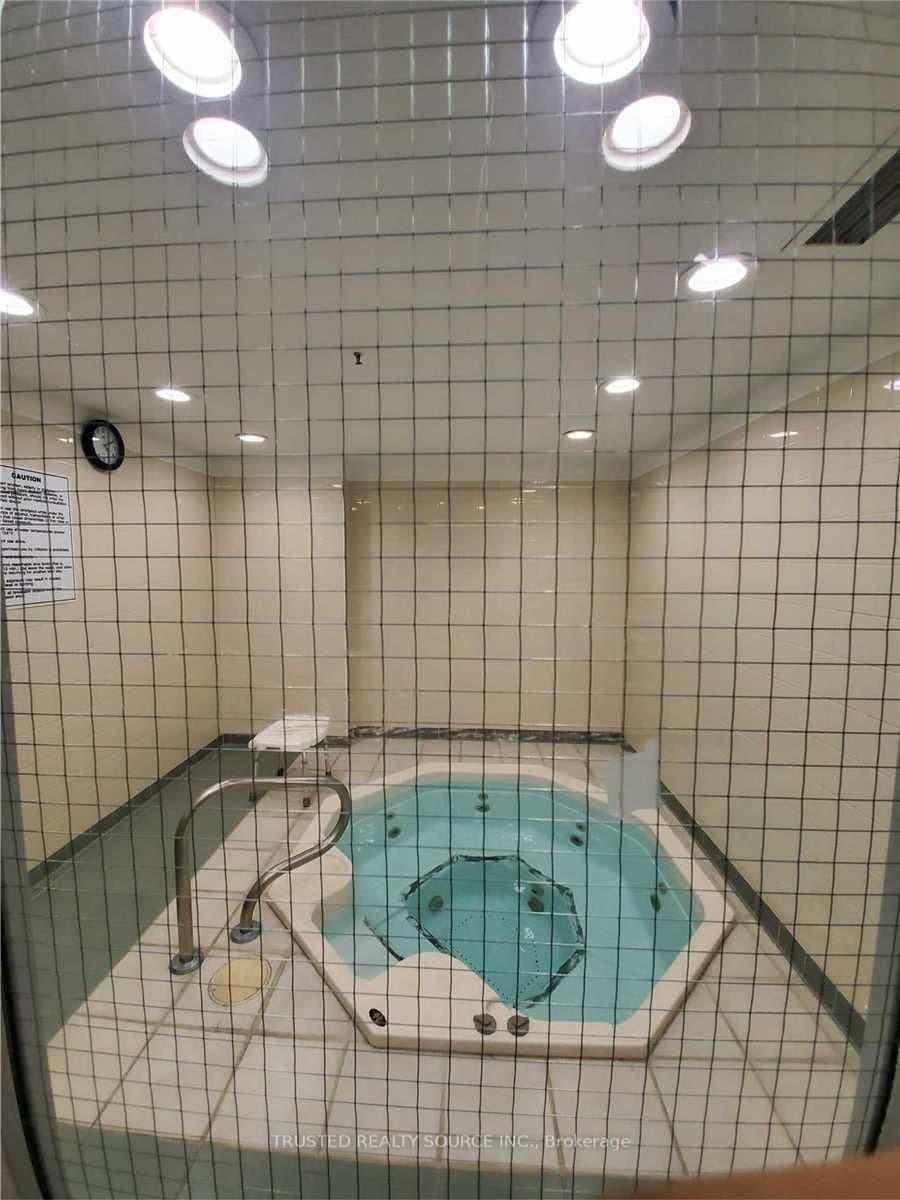 43 Eglinton Avenue E, Unit 1808 thumbnail 23