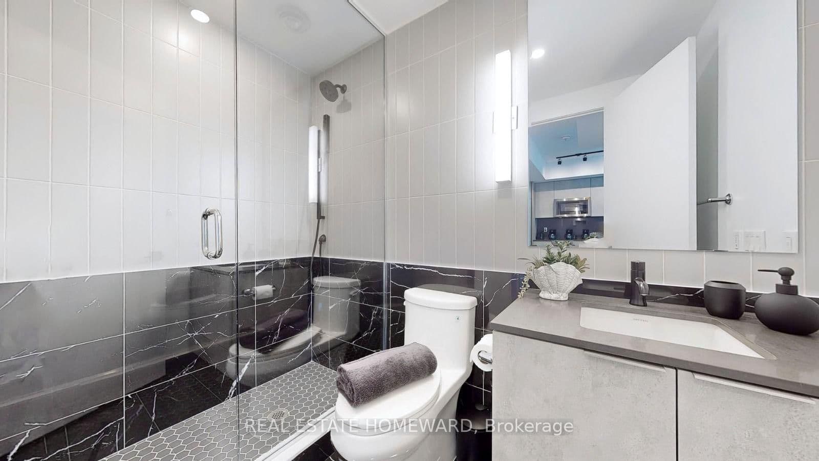 327 King Street W, Unit 2903 thumbnail 10
