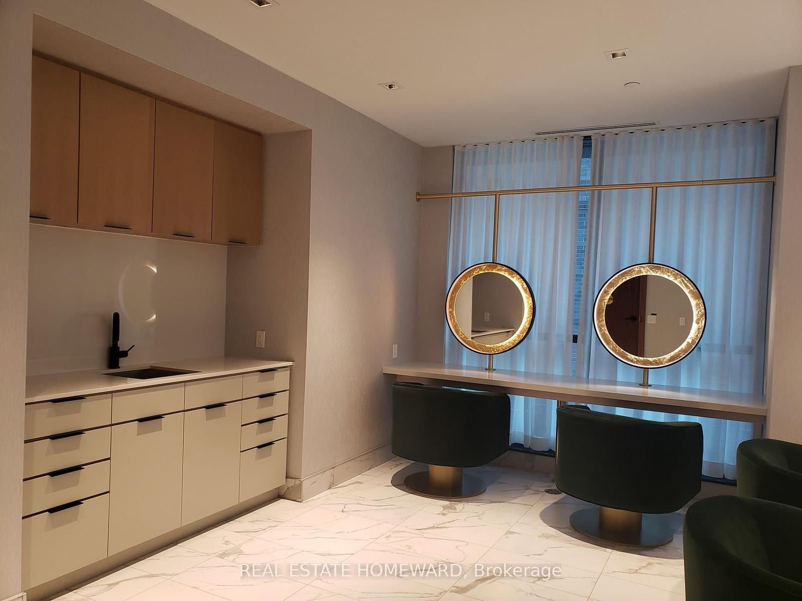 327 King Street W, Unit 2903 thumbnail 6