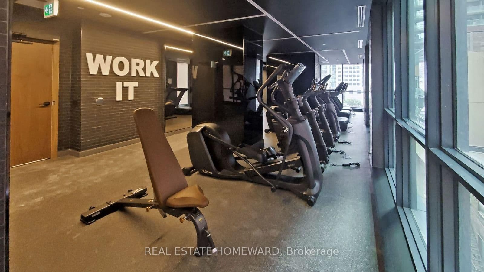 327 King Street W, Unit 2903 thumbnail 9