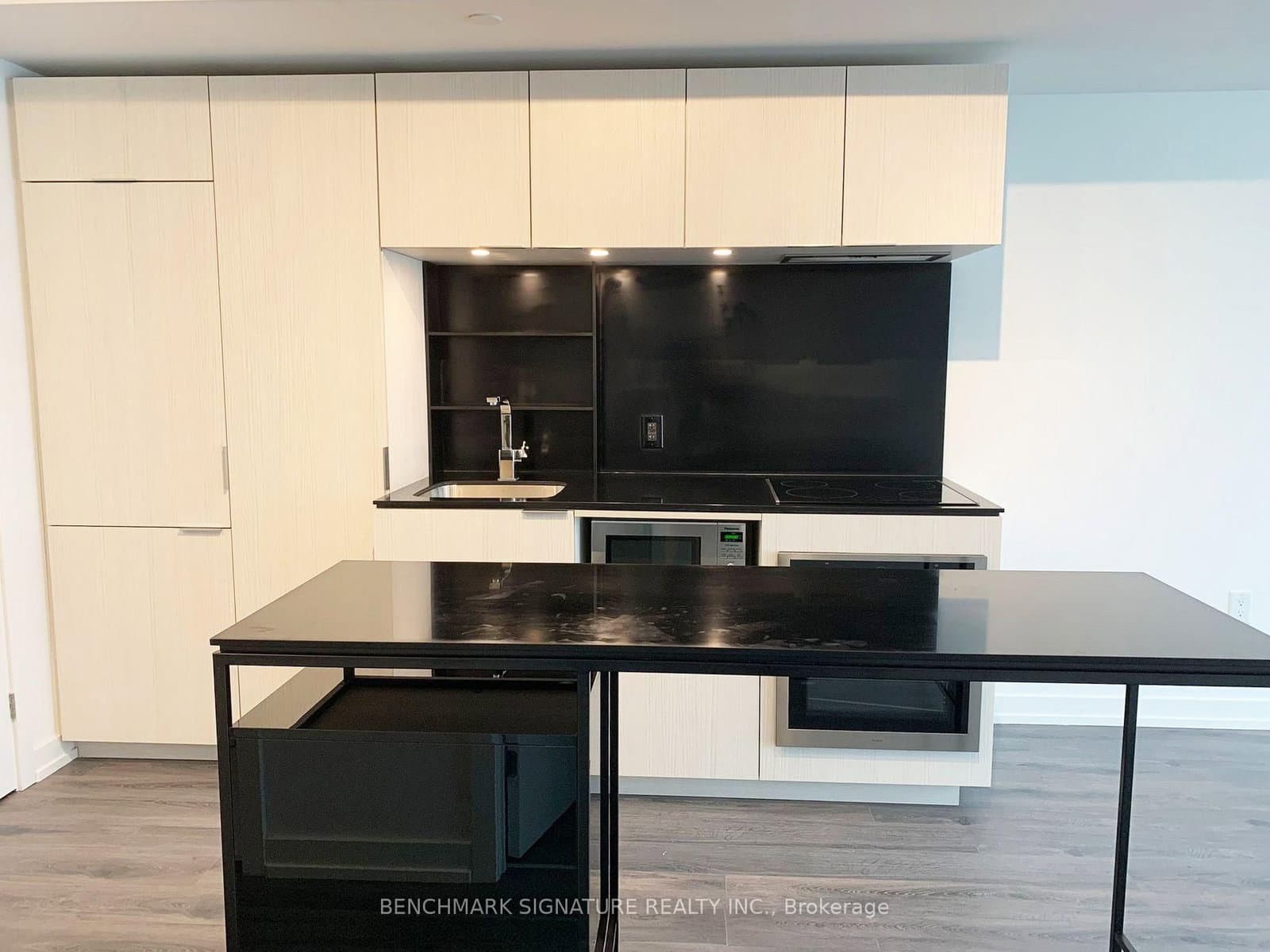 77 Shuter Street, Unit 513 - Image 1