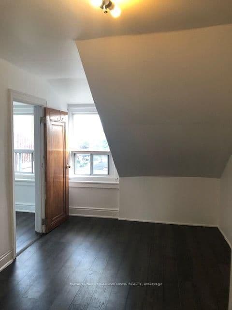 1211 College Street, Unit Upper thumbnail 26