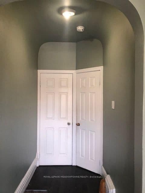 1211 College Street, Unit Upper thumbnail 5