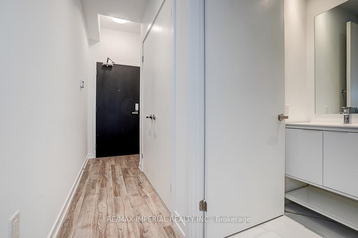77 Shuter Street, Unit 710 thumbnail 3