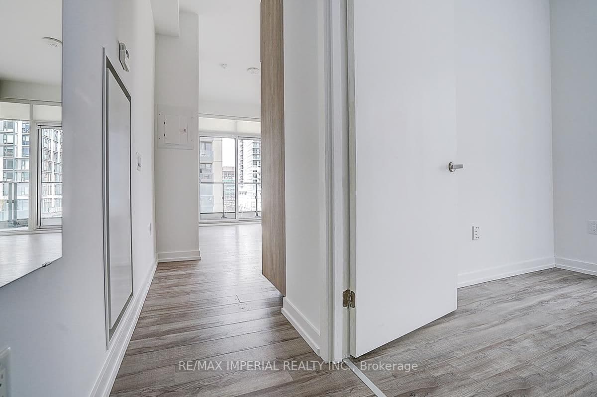 77 Shuter Street, Unit 710 thumbnail 6