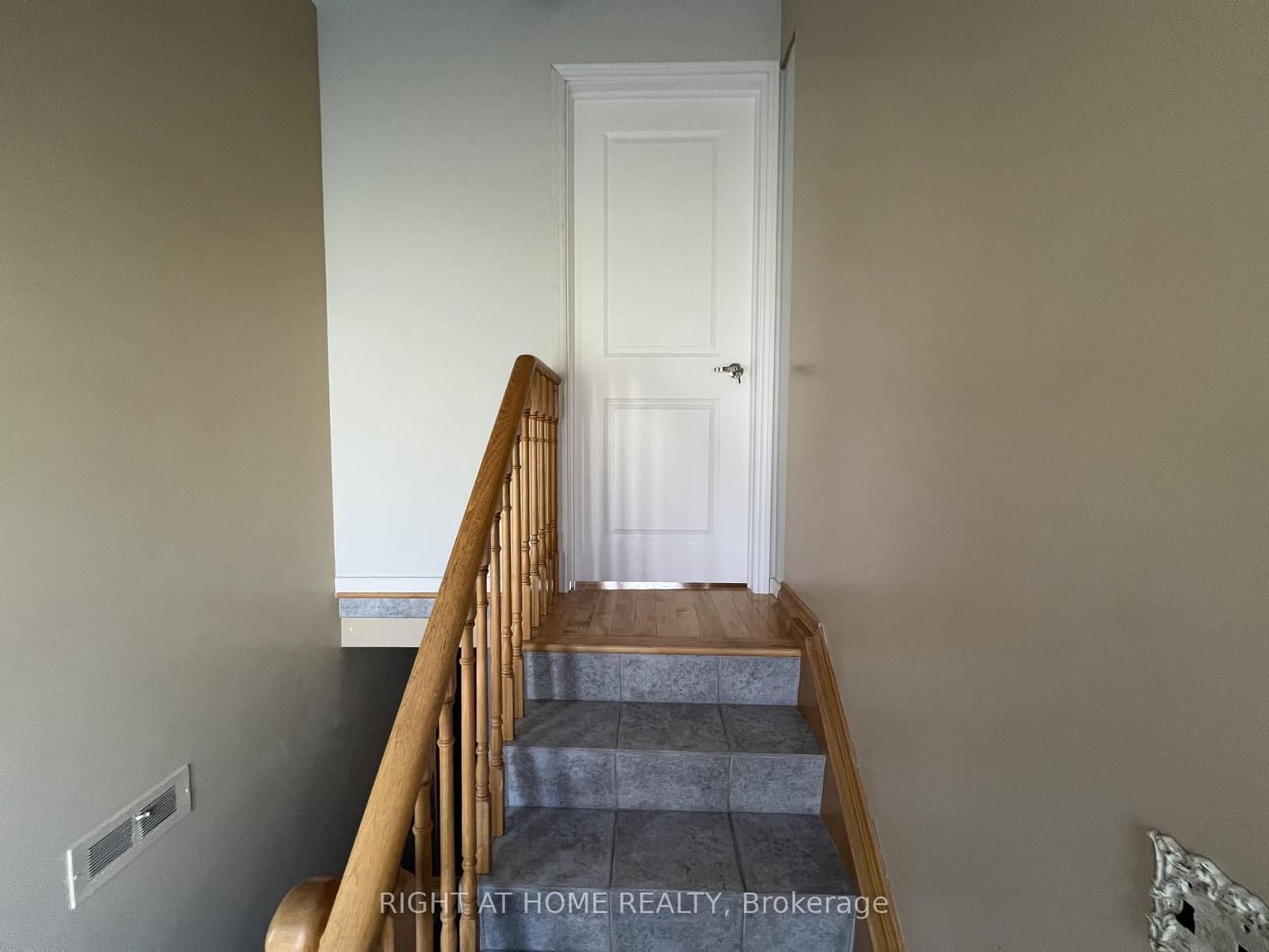 9 Dewlane Drive, Unit Main Floor thumbnail 2