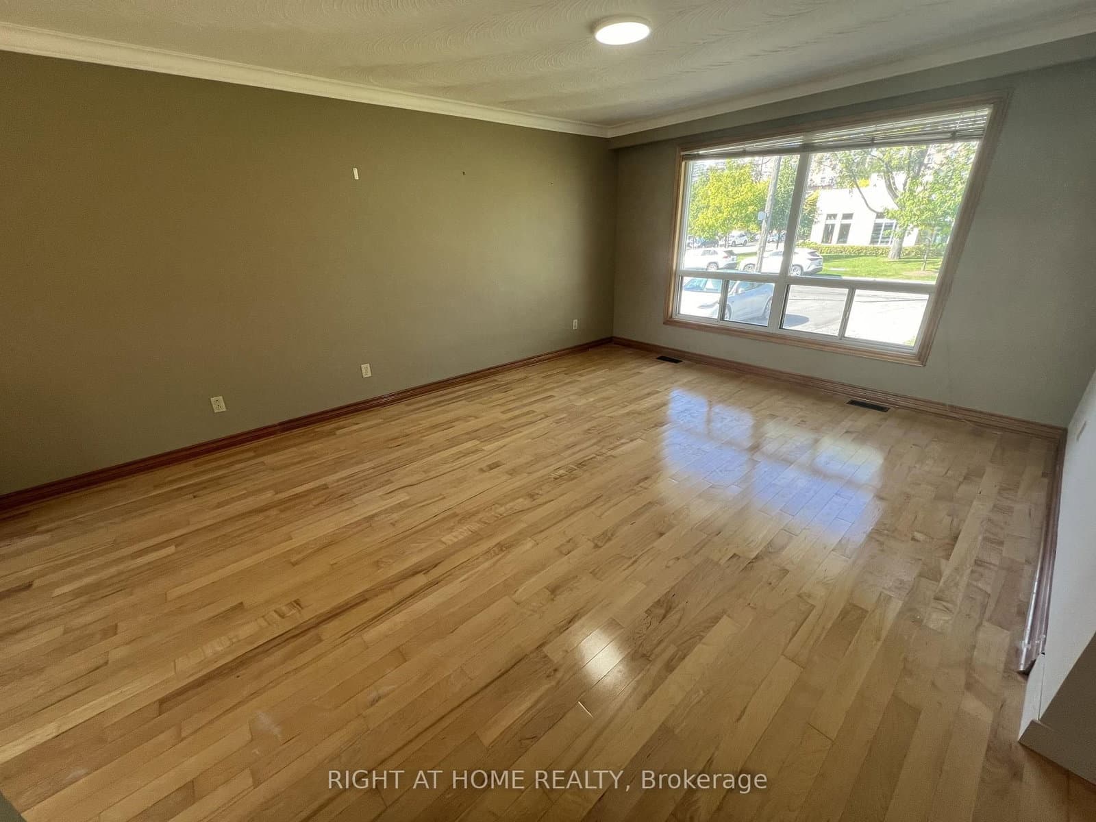 9 Dewlane Drive, Unit Main Floor thumbnail 3
