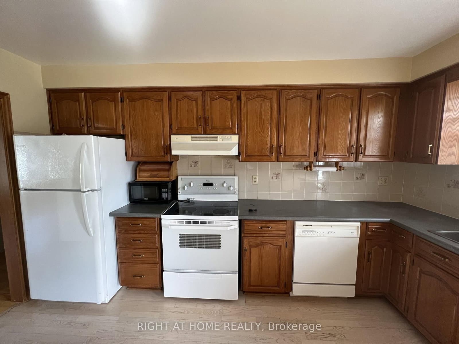 9 Dewlane Drive, Unit Main Floor thumbnail 6
